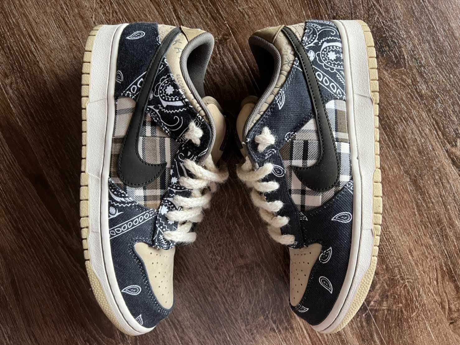 Travis Scott × Nike SB Dunk Low "Black/Parachute Beige"