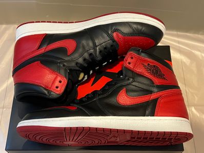 Nike Air Jordan 1 Retro High OG "Bred/Banned" (2016)