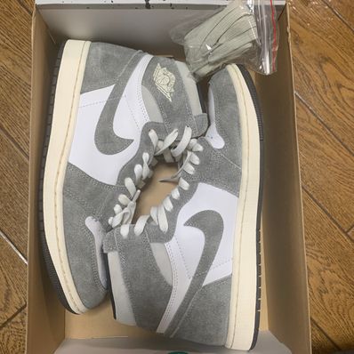 Nike Air Jordan 1 Retro High OG "Black and Smoke Grey"