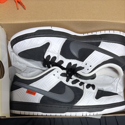 TIGHTBOOTH × Nike SB Dunk Low Pro QS "Black and White"