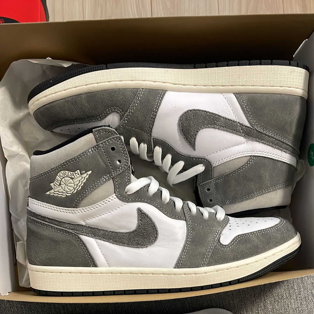 Nike Air Jordan 1 Retro High OG "Black and Smoke Grey"