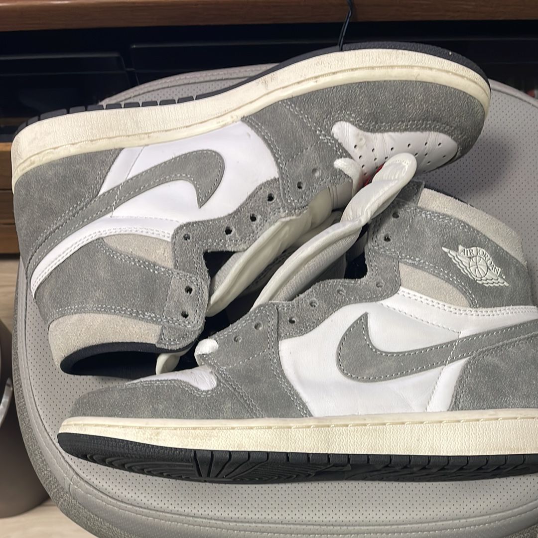Nike Air Jordan 1 Retro High OG "Black and Smoke Grey"