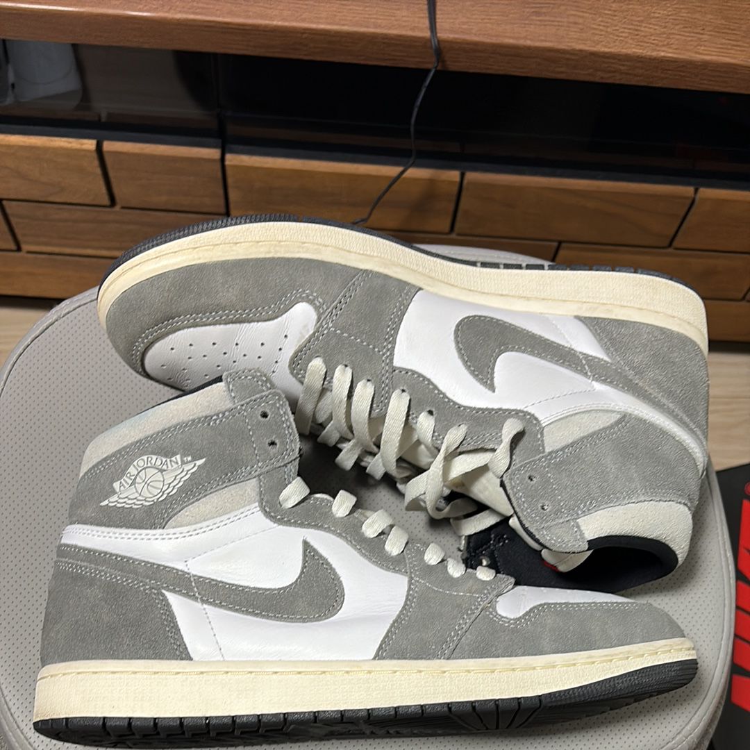 Nike Air Jordan 1 Retro High OG "Black and Smoke Grey"