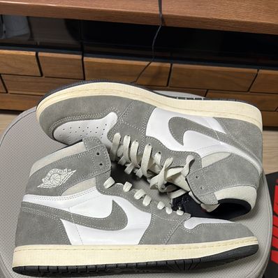 Nike Air Jordan 1 Retro High OG "Black and Smoke Grey"