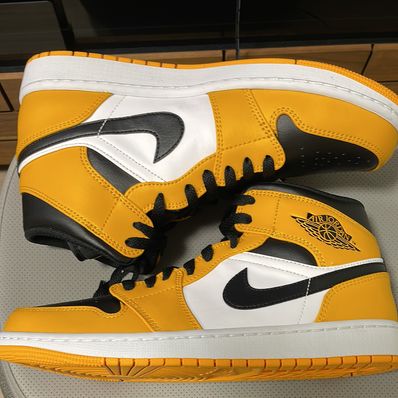 Nike Air Jordan 1 Mid "Taxi"