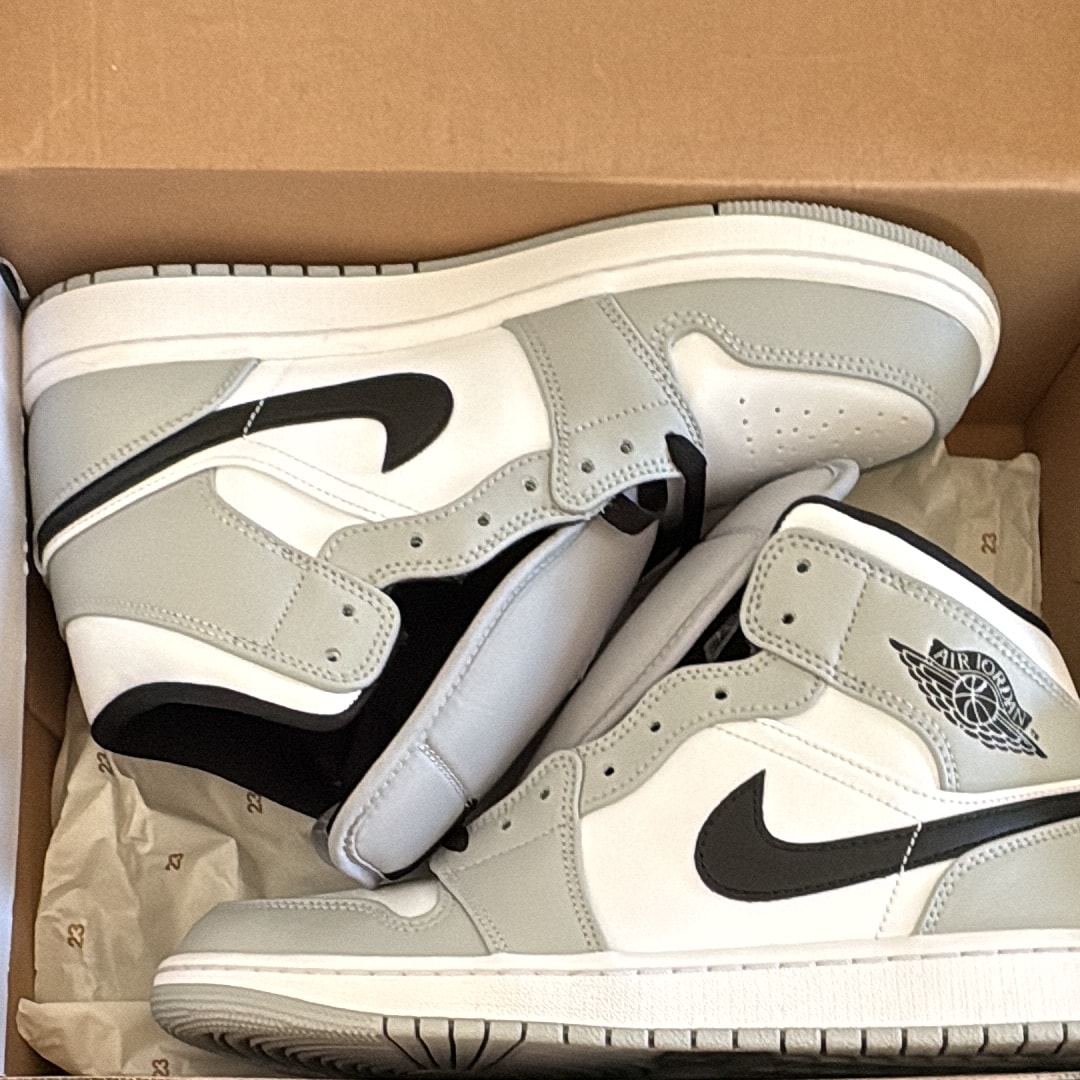 Nike Air Jordan 1 Mid "Light Smoke Grey/White/Black"