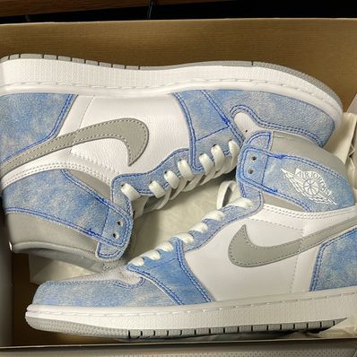 Nike Air Jordan 1 High OG "Hyper Royal"