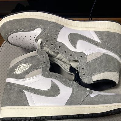 Nike Air Jordan 1 Retro High OG "Black and Smoke Grey"