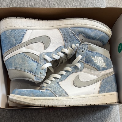 Nike Air Jordan 1 High OG "Hyper Royal"