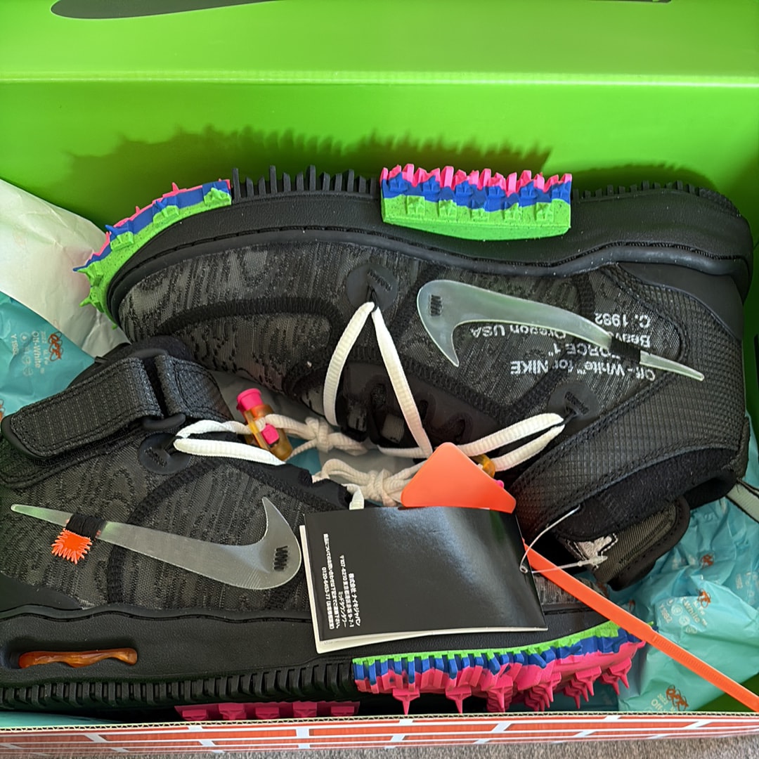 オフホワイト × ナイキ エアフォース1 ミッド "ブラック"