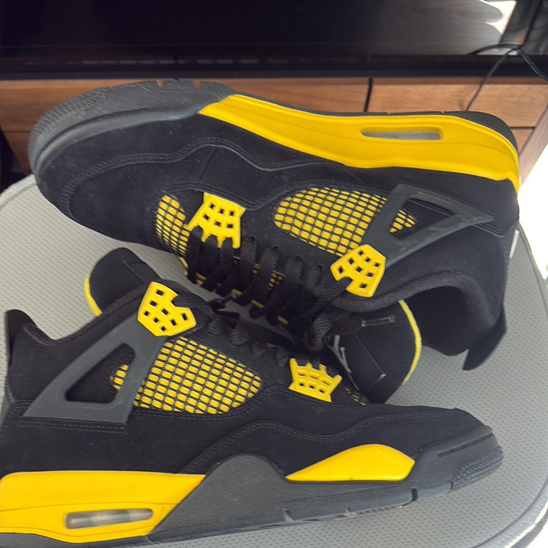 Nike Air Jordan 4 Retro "Thunder"(2023)