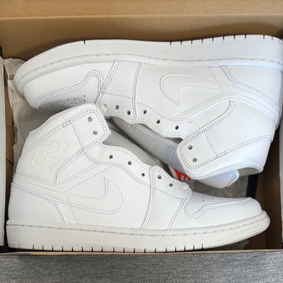 Nike Air Jordan 1 Mid "Triple White"