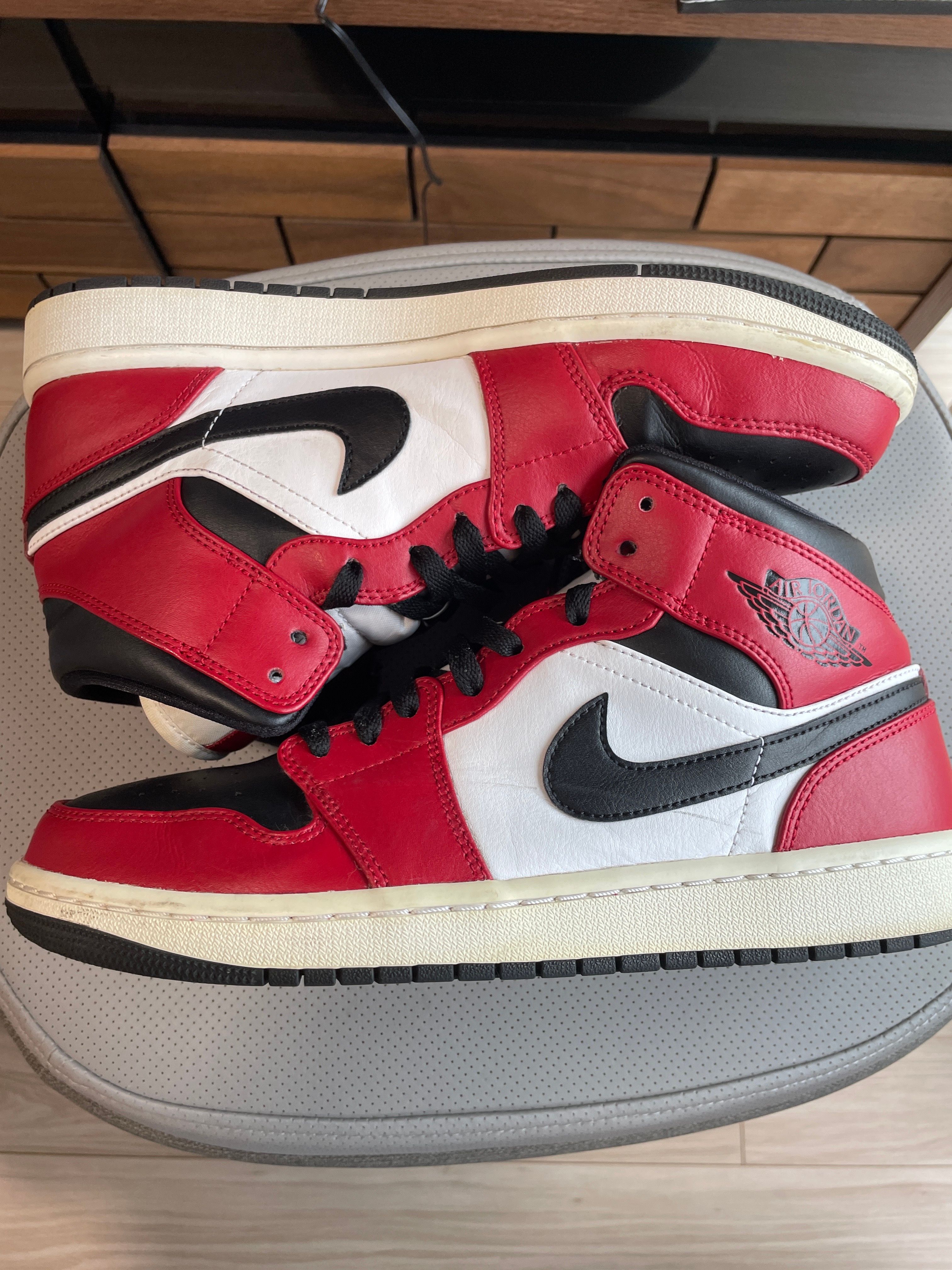 Nike Air Jordan 1 Mid "Chicago Black Toe"