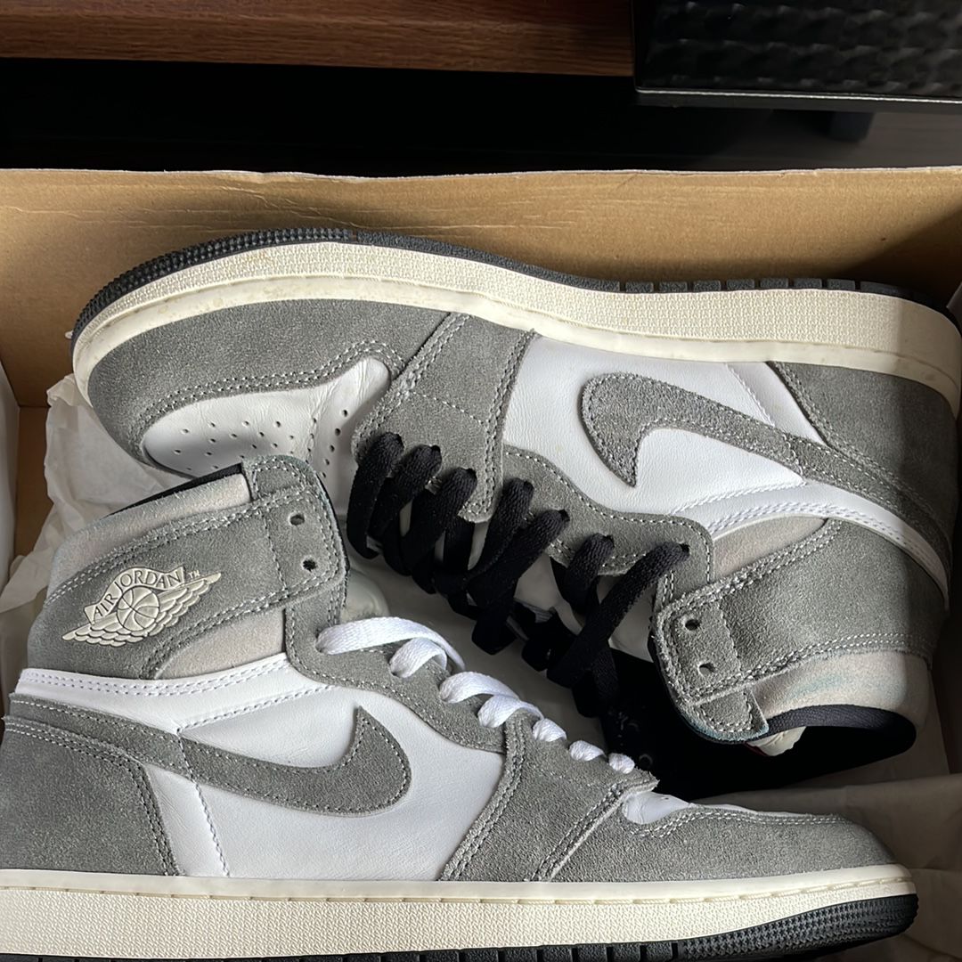 Nike Air Jordan 1 Retro High OG "Black and Smoke Grey"