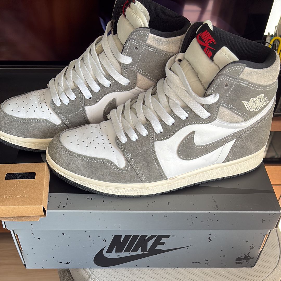 Nike Air Jordan 1 Retro High OG "Black and Smoke Grey"