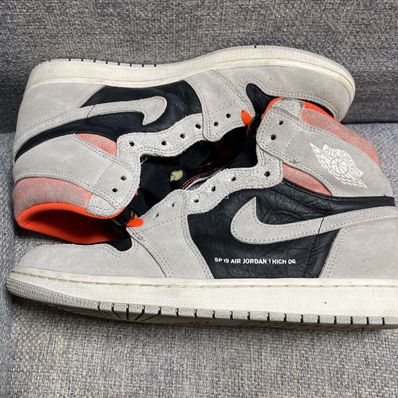 Nike Air Jordan 1 RETRO High OG "Hyper Crimson"