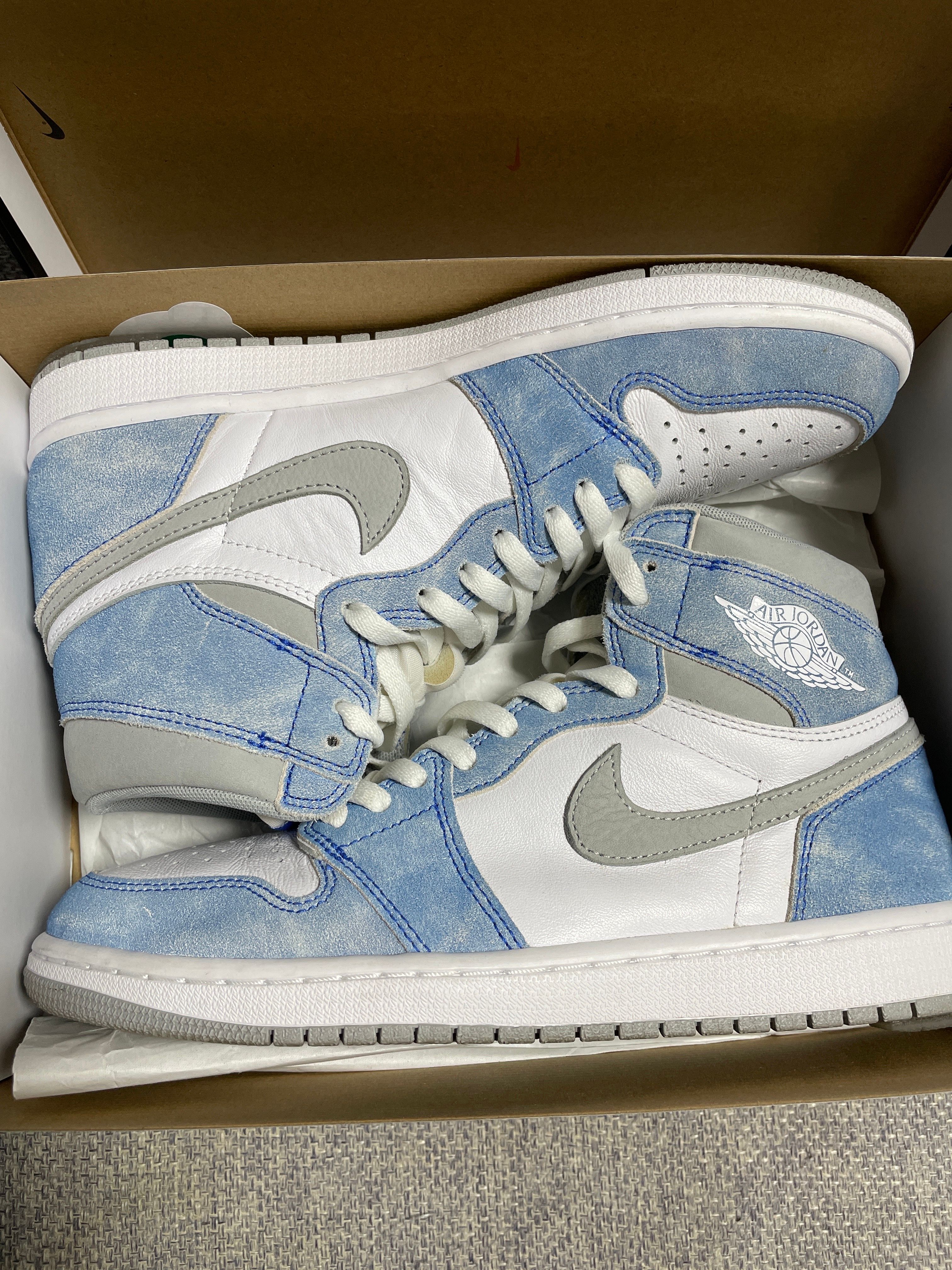 Nike Air Jordan 1 High OG "Hyper Royal"