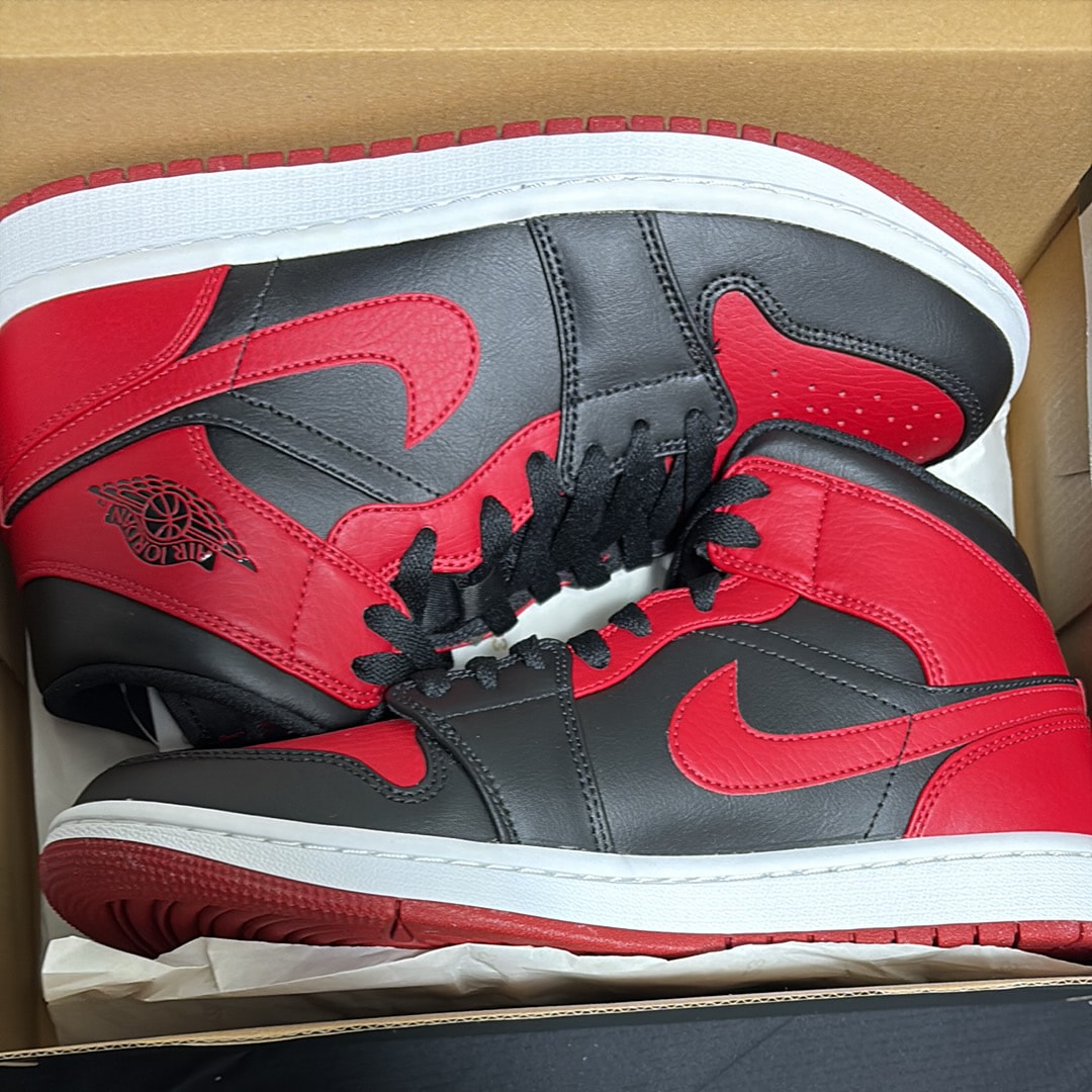 Nike Air Jordan 1 Mid "Bred"