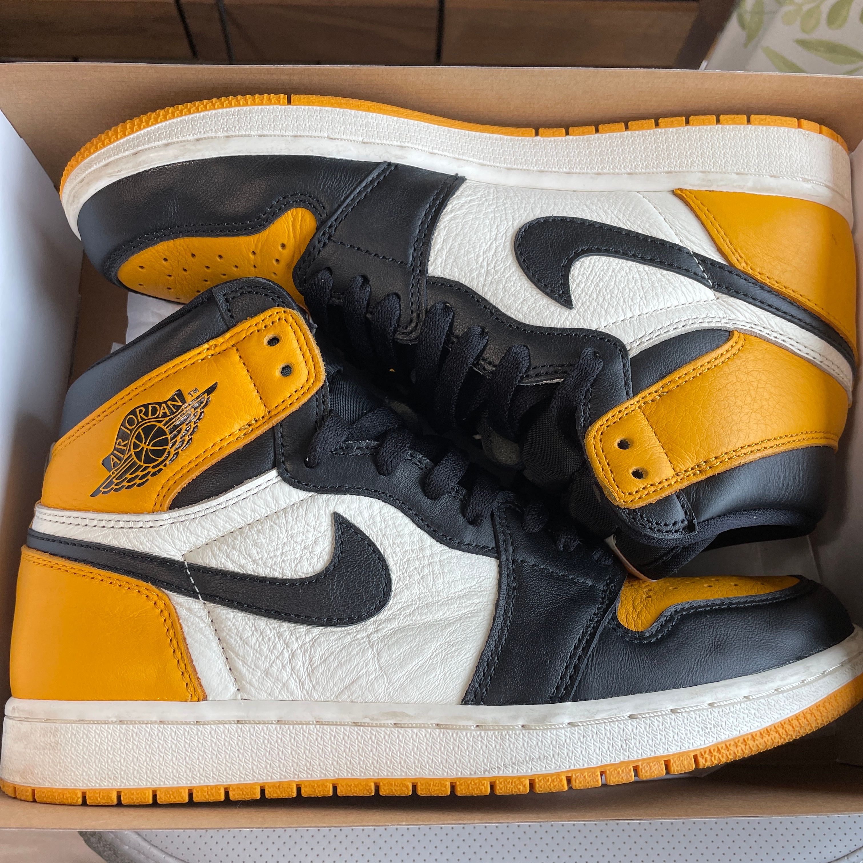 Nike Air Jordan 1 Retro High OG "Taxi"