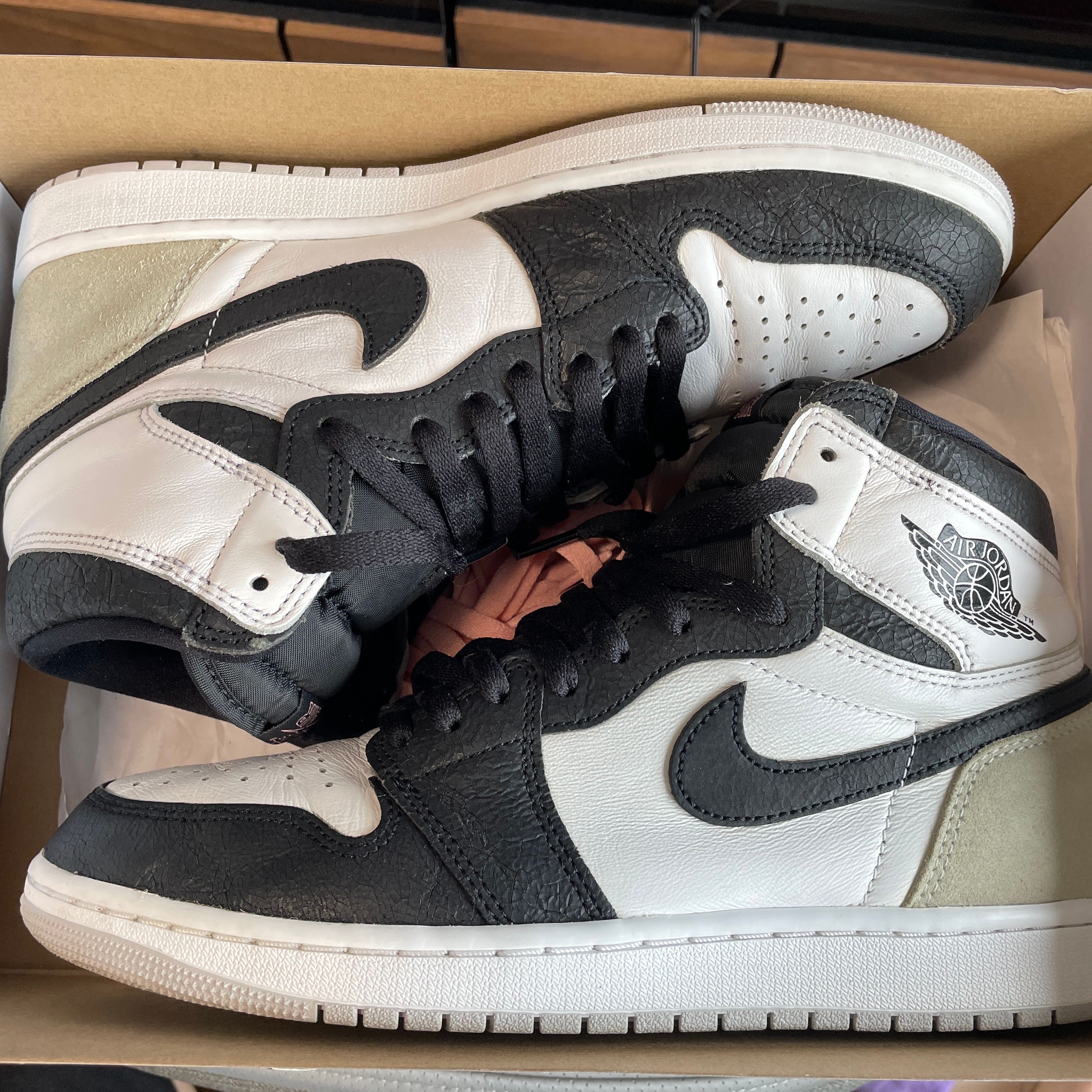 Nike Air Jordan 1 High OG "Bleached Coral"