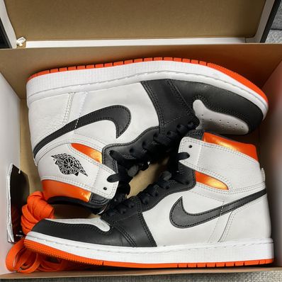 Nike Air Jordan 1 Retro High OG "Electro Orange"