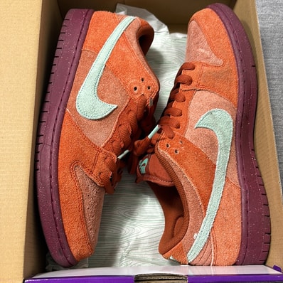 Nike SB Dunk Low Pro PRM "Mystic Red and Rosewood"
