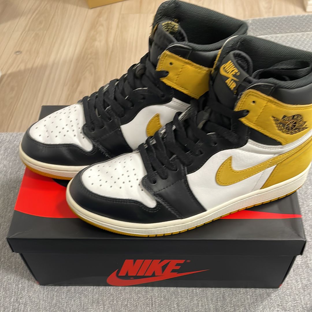 Nike Air Jordan 1 Retro High OG "Black Toe/Yellow Ochre"