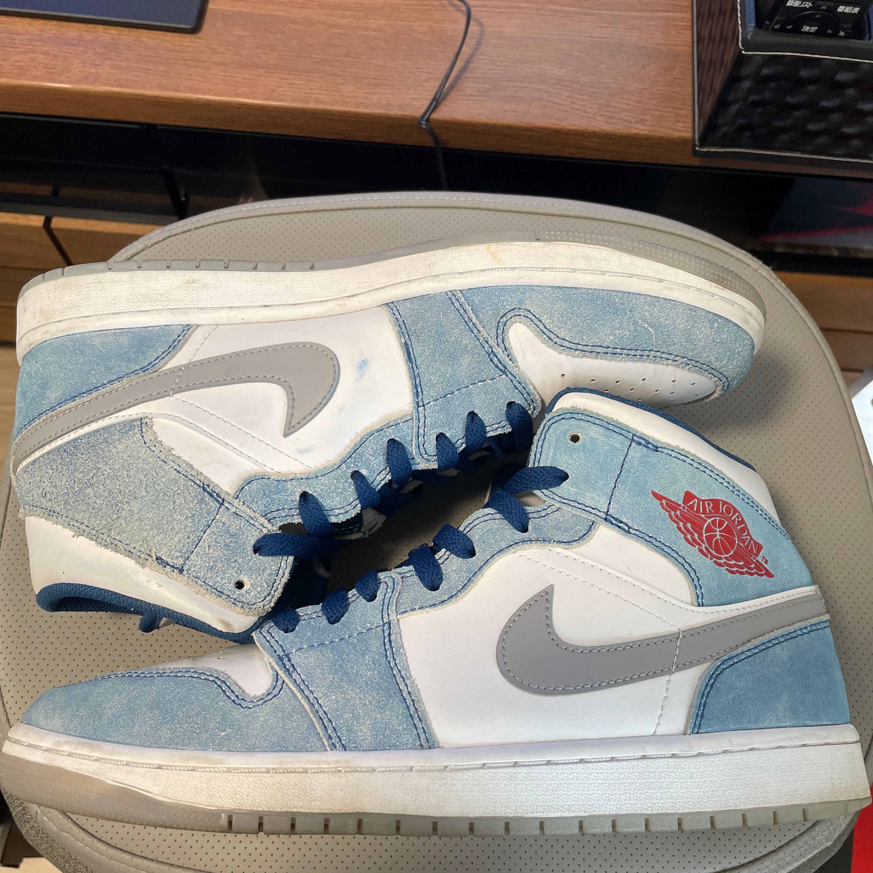 Nike Air Jordan 1 Mid SE "White/Hyper Royal/Red"