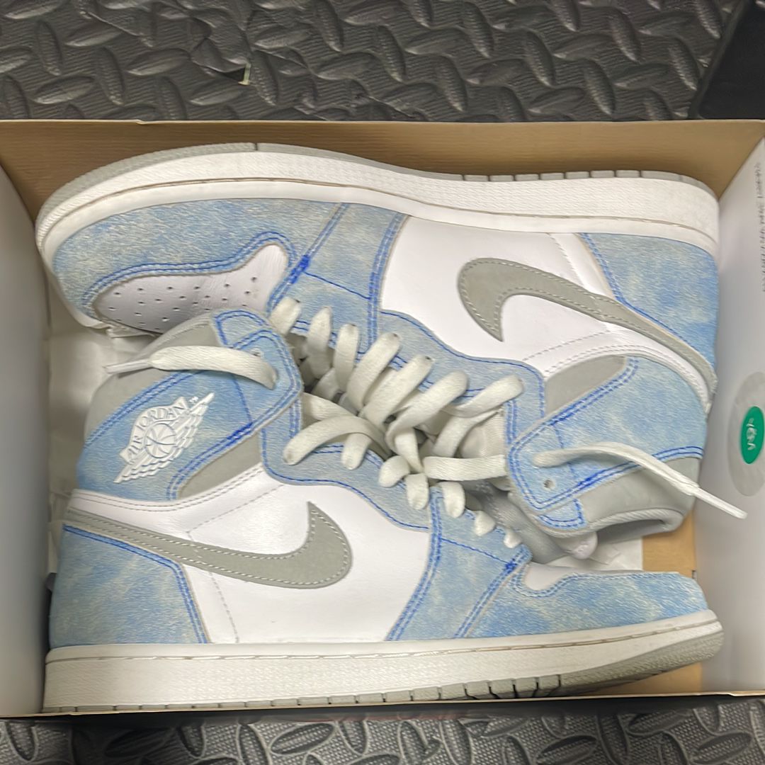 Nike Air Jordan 1 High OG "Hyper Royal"