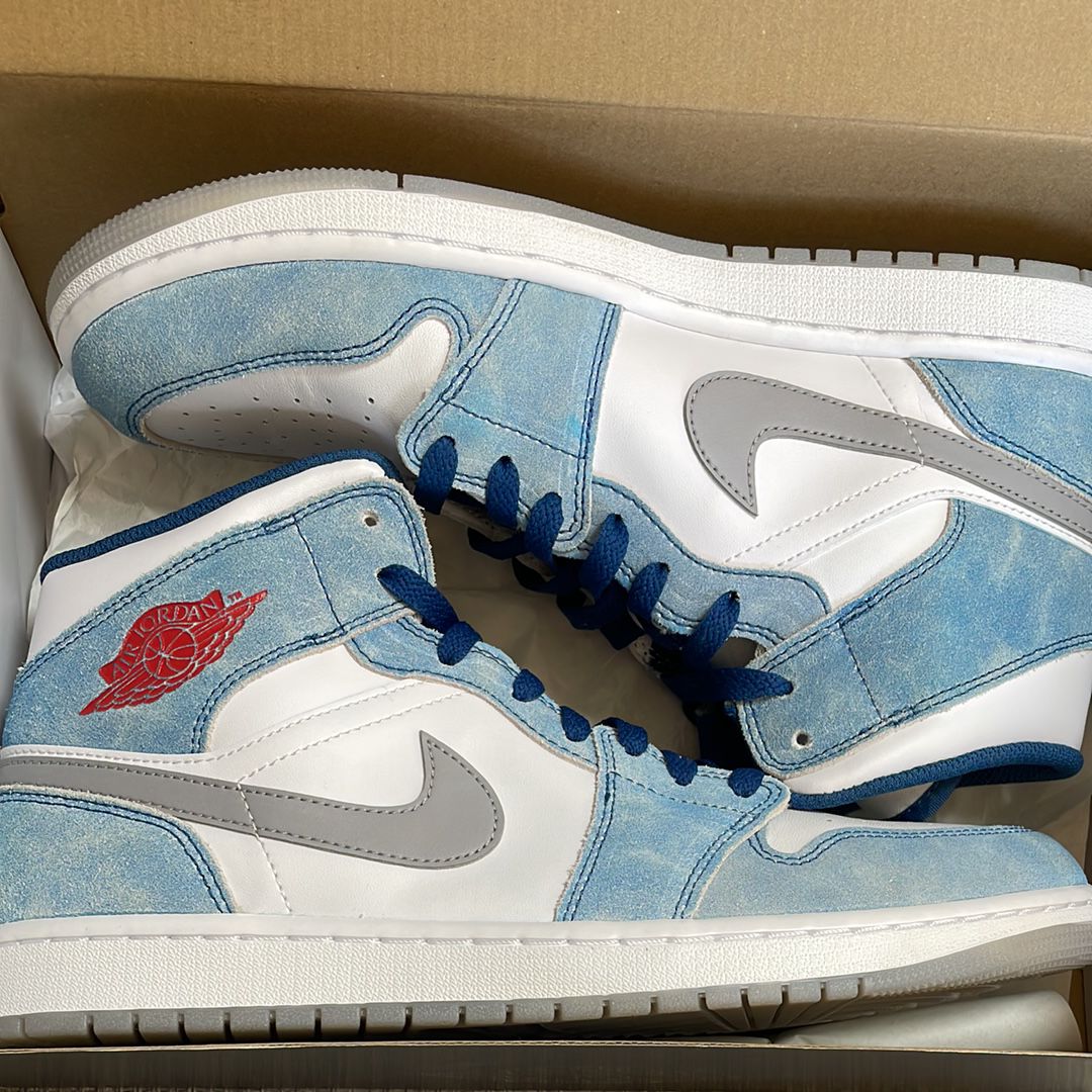 Nike Air Jordan 1 Mid SE "White/Hyper Royal/Red"