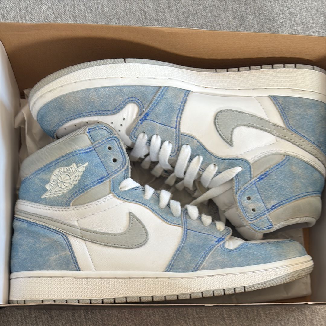 Nike Air Jordan 1 High OG "Hyper Royal"