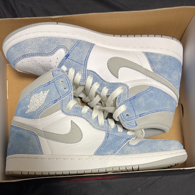 Nike Air Jordan 1 High OG "Hyper Royal"