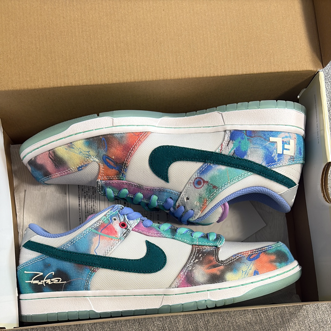 Futura × Nike SB Dunk Low "White and Geode Teal"