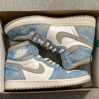 Nike Air Jordan 1 High OG "Hyper Royal"