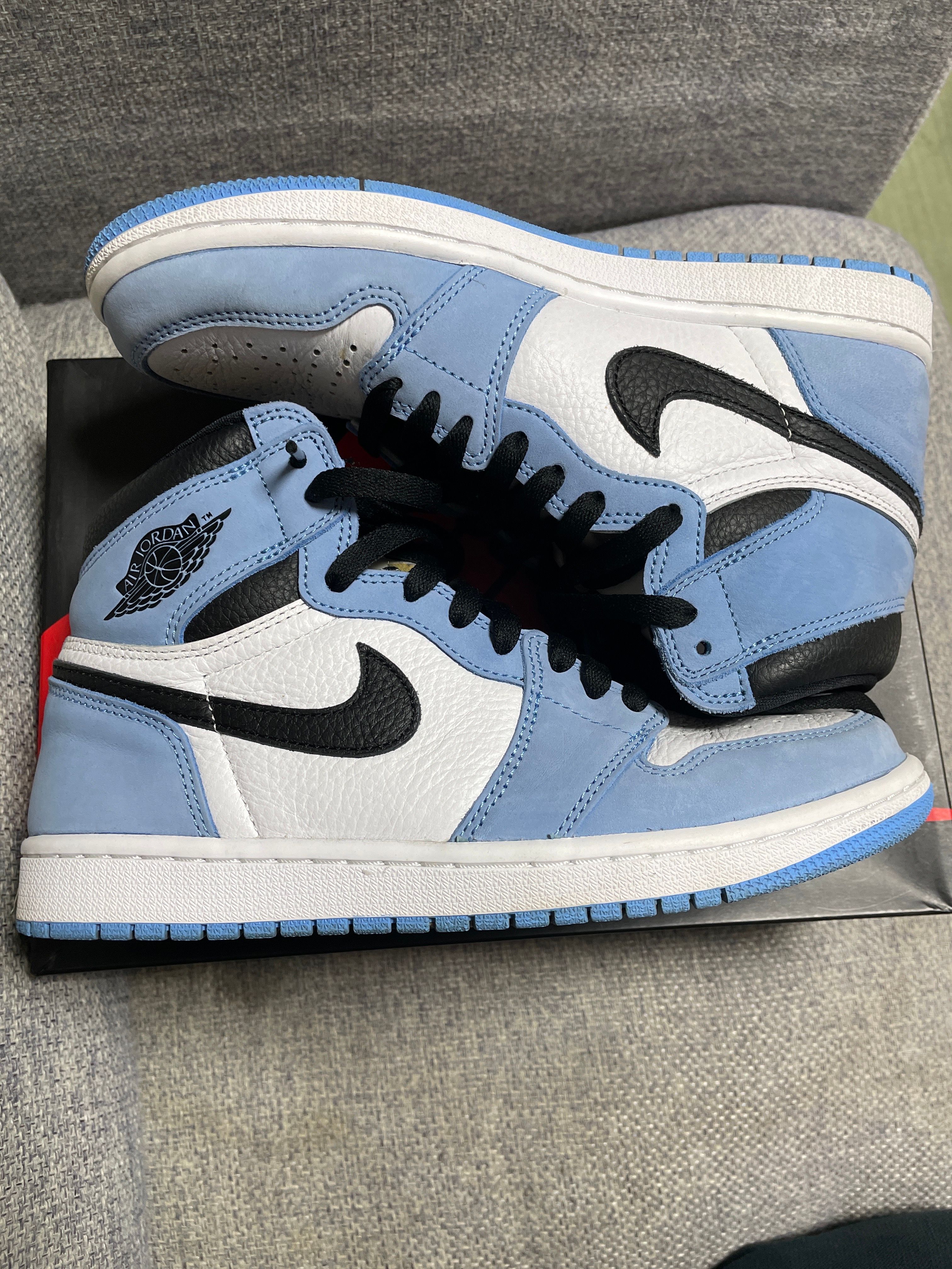 Nike Air Jordan 1 High OG "University Blue"