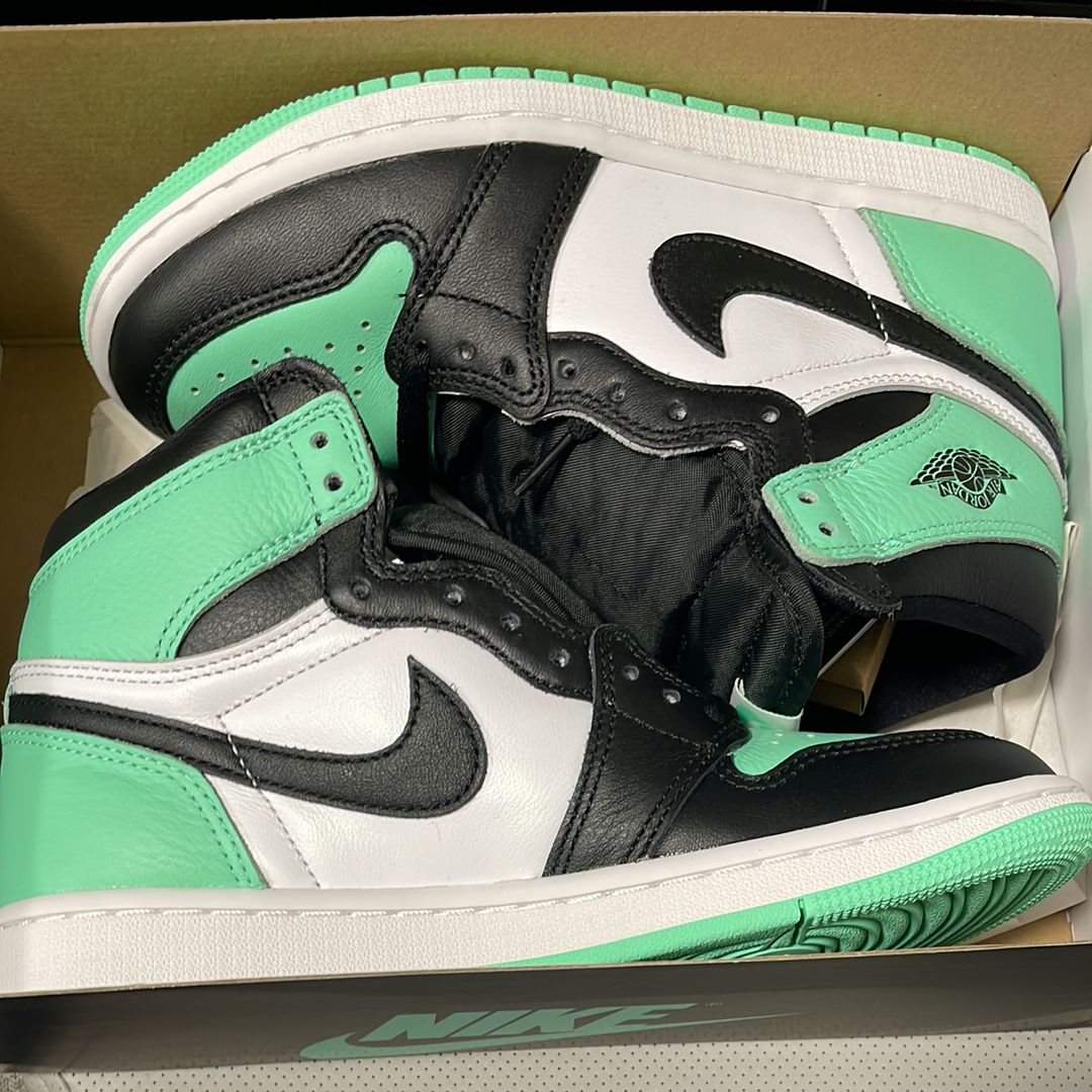 Nike Air Jordan 1 High OG "Green Glow"