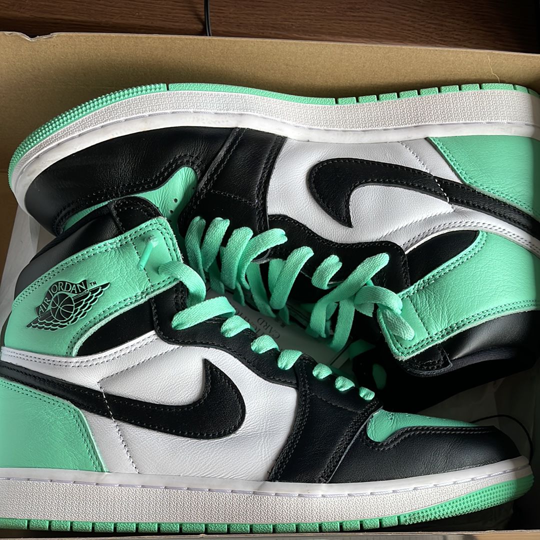 Nike Air Jordan 1 High OG "Green Glow"