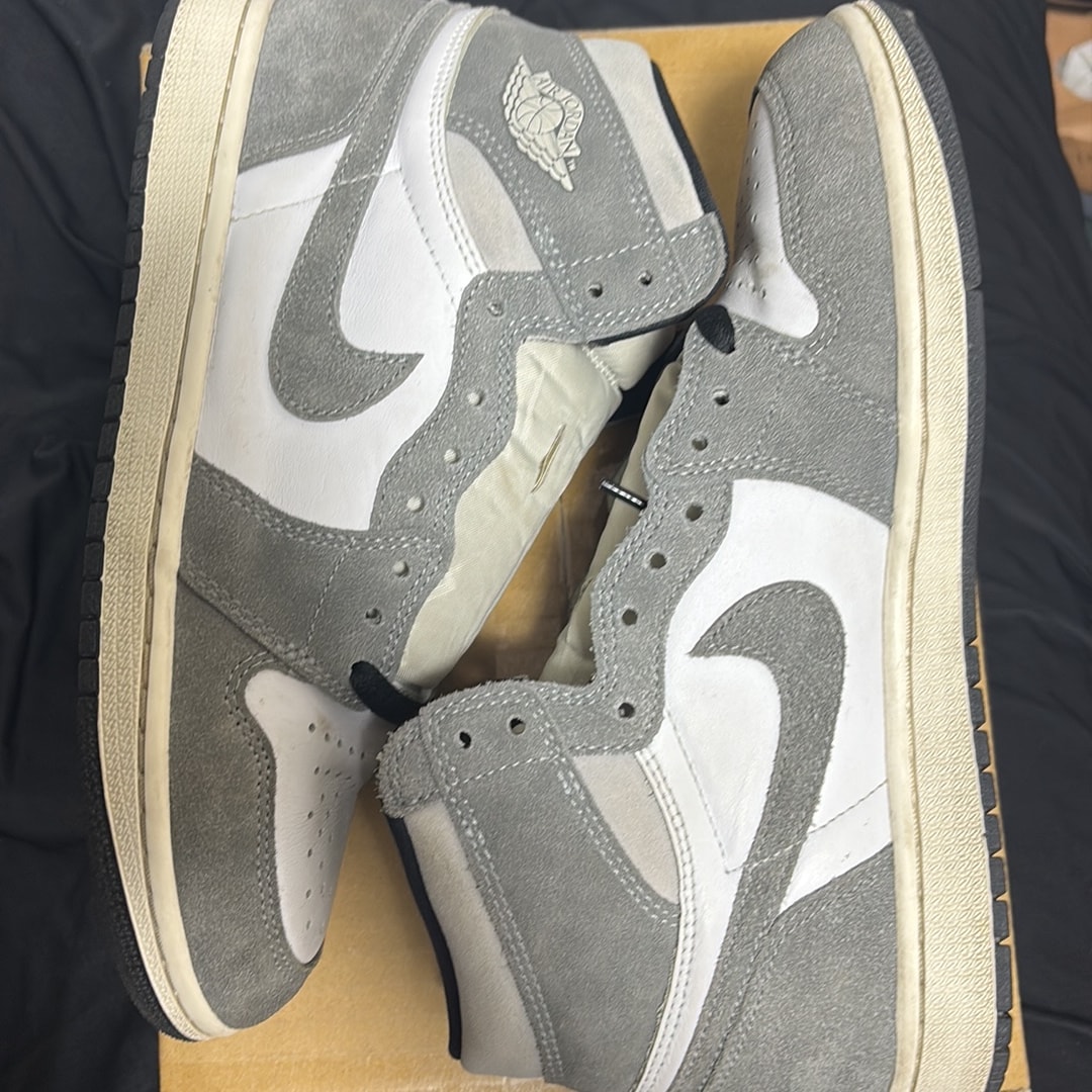 Nike Air Jordan 1 Retro High OG "Black and Smoke Grey"