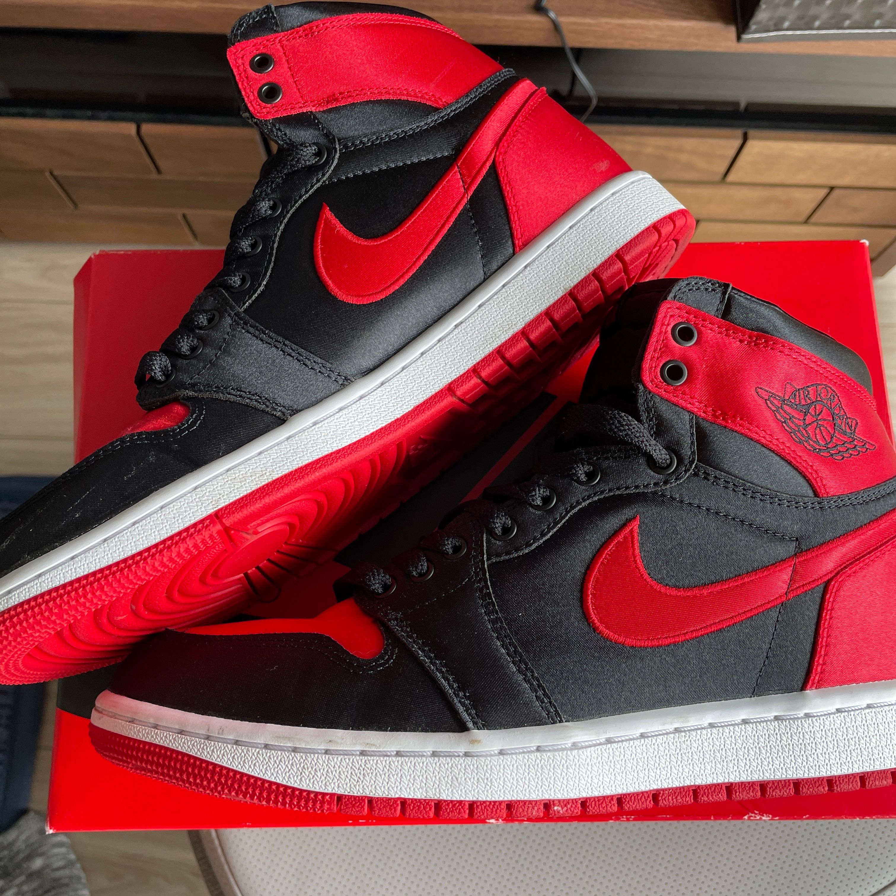 Nike Women's Air Jordan 1 Retro High OG "Satin Bred"