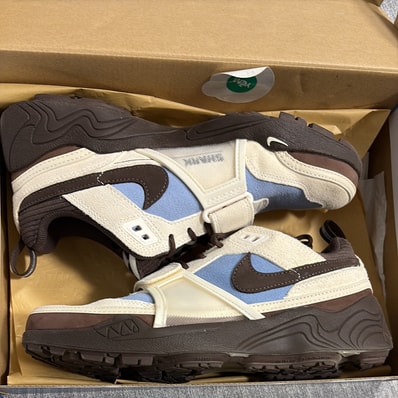 Travis Scott × Nike Zoom Field Jaxx "Pale Ivory and Leche Blue"