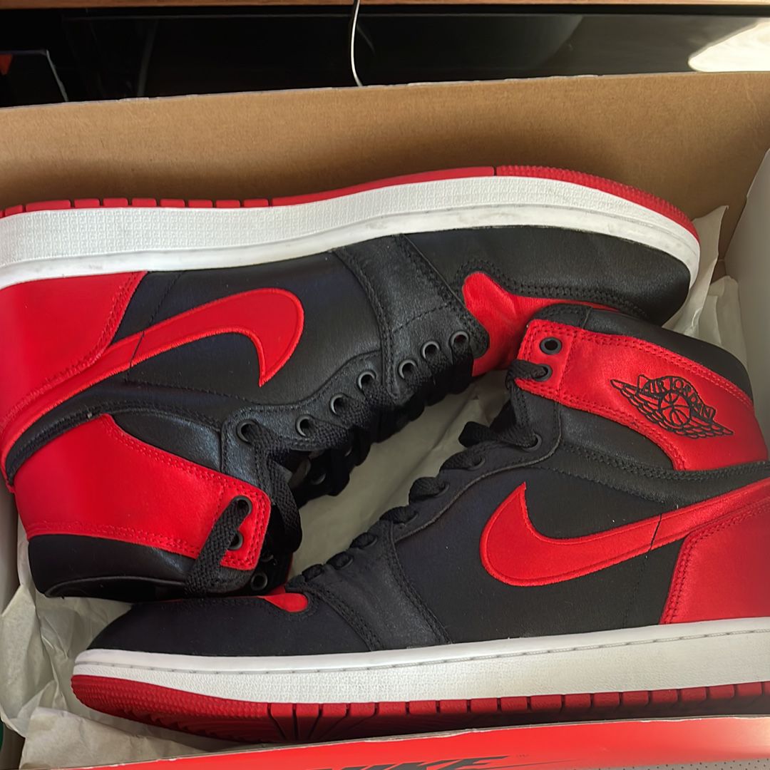 Nike Women's Air Jordan 1 Retro High OG "Satin Bred"