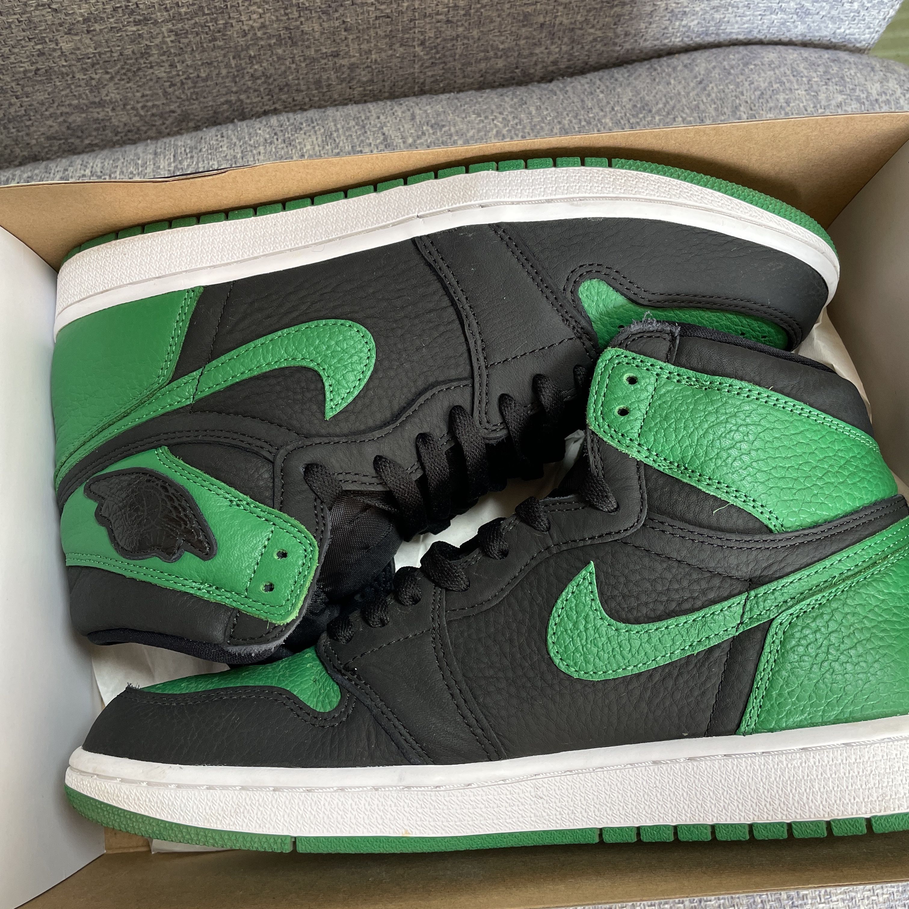 Nike Air Jordan 1 Retro High OG "Black/Pine Green" (2020)