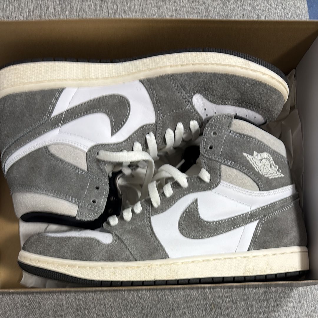Nike Air Jordan 1 Retro High OG "Black and Smoke Grey"
