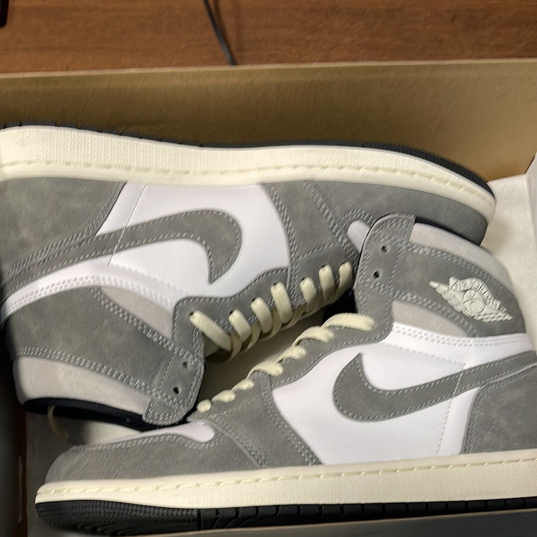 Nike Air Jordan 1 Retro High OG "Black and Smoke Grey"