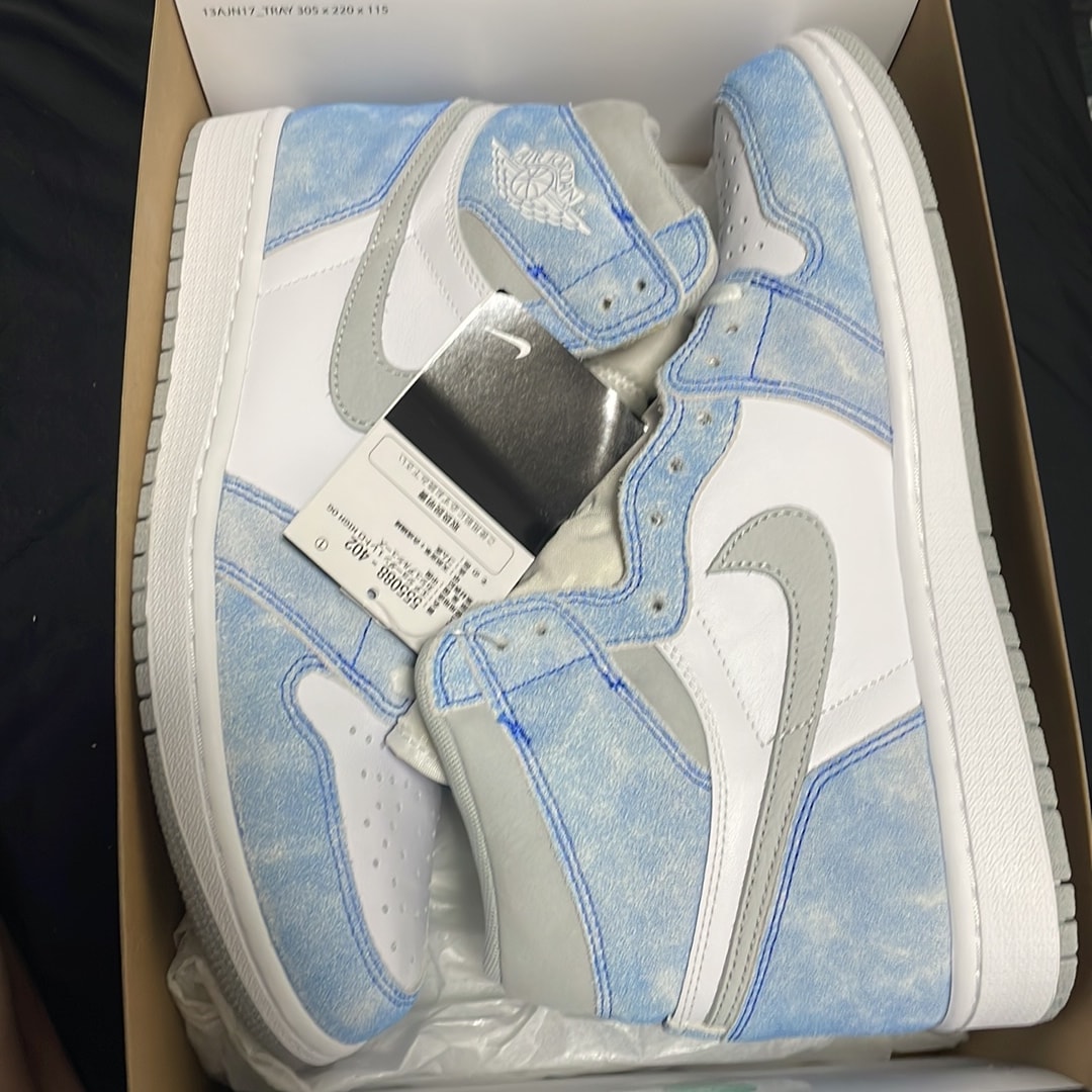 Nike Air Jordan 1 High OG "Hyper Royal"
