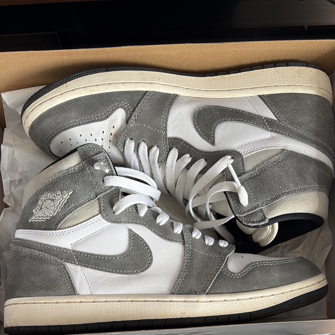 Nike Air Jordan 1 Retro High OG "Black and Smoke Grey"