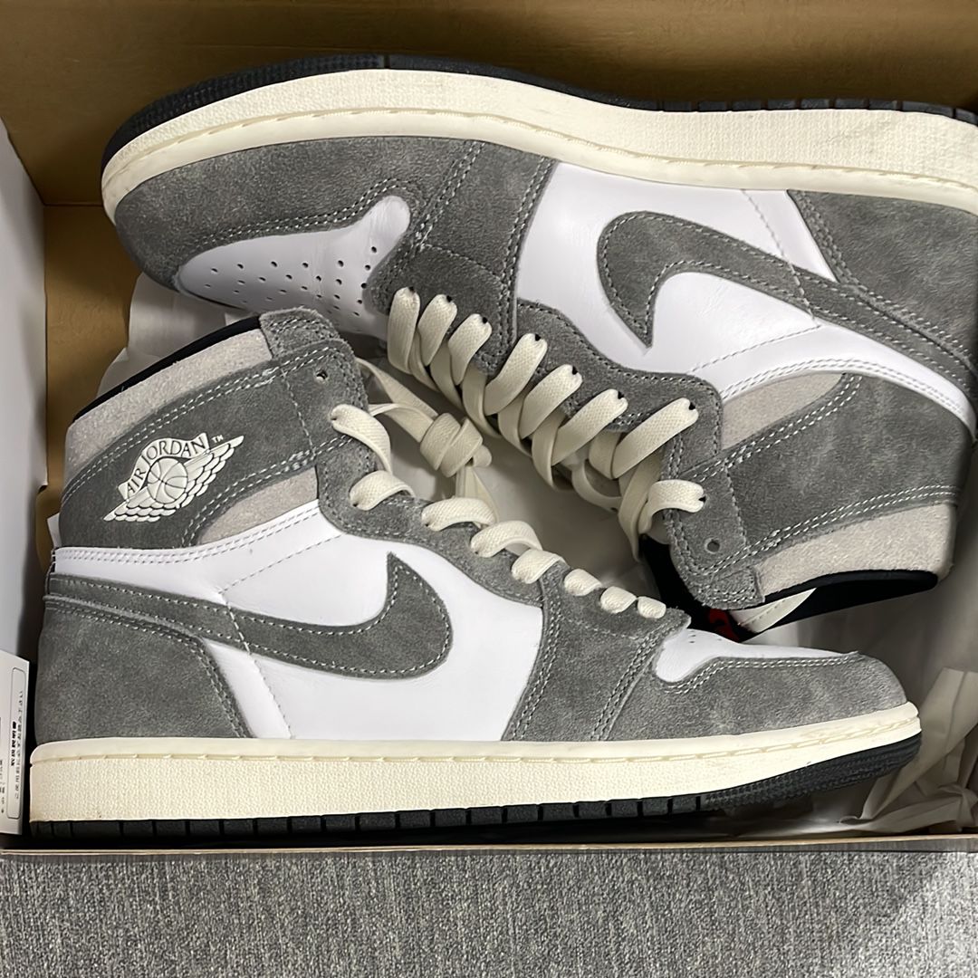 Nike Air Jordan 1 Retro High OG "Black and Smoke Grey"