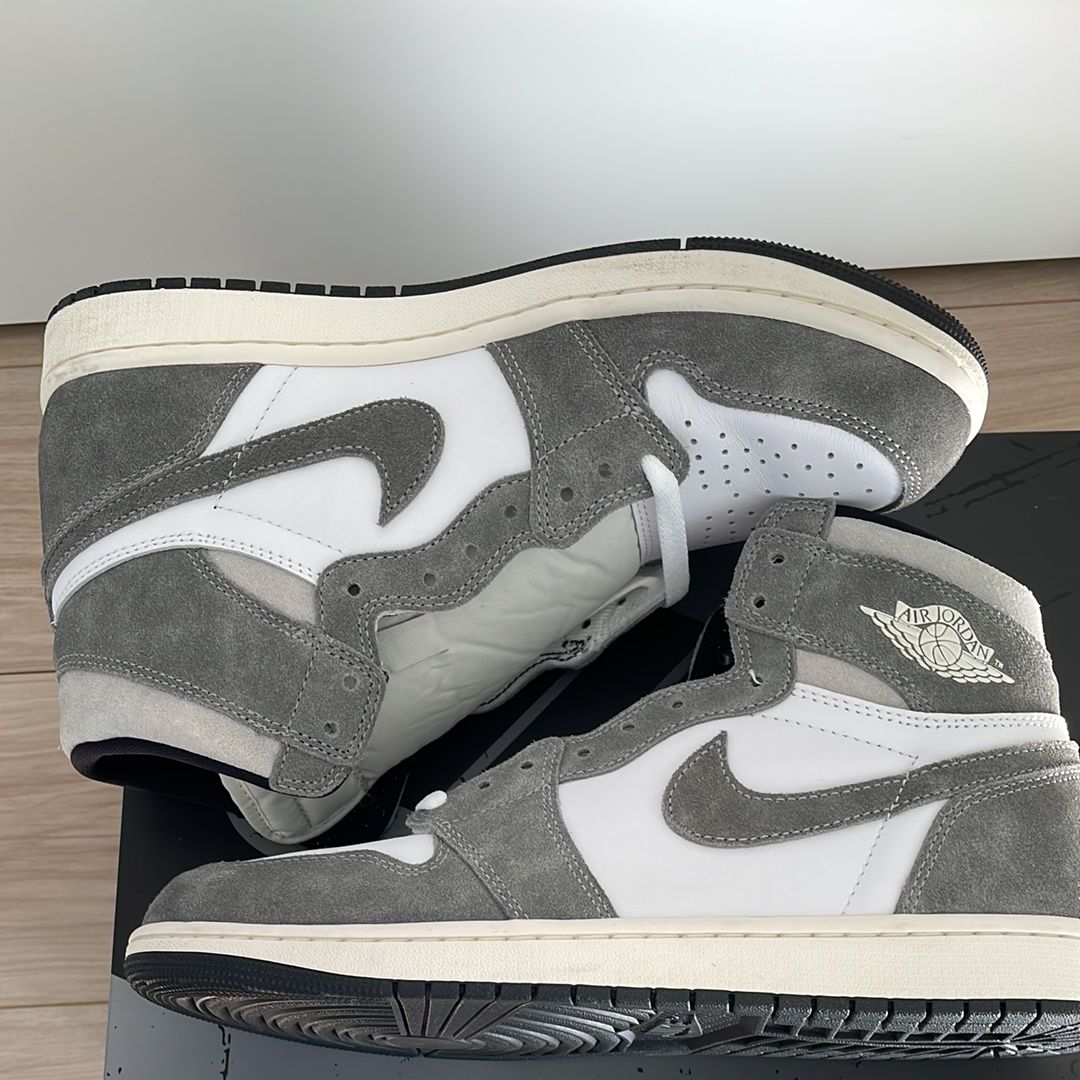 Nike Air Jordan 1 Retro High OG "Black and Smoke Grey"