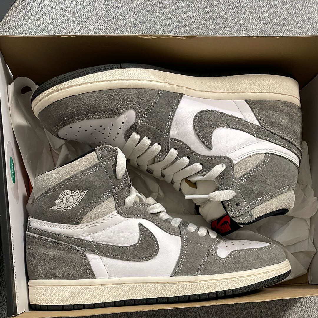 Nike Air Jordan 1 Retro High OG "Black and Smoke Grey"