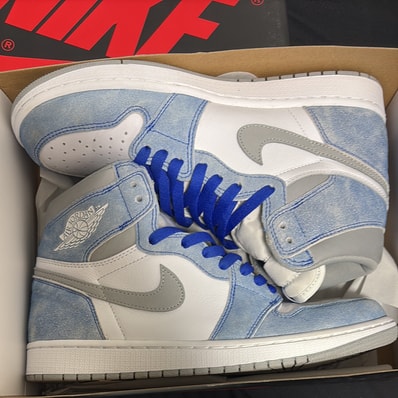 Nike Air Jordan 1 High OG "Hyper Royal"